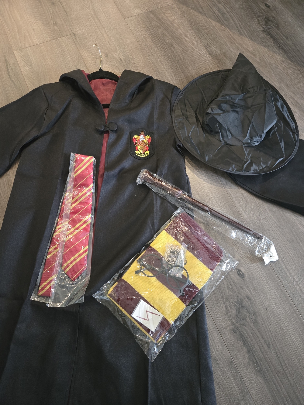 Black Red Wizard Costume Robe with Gryffindor Scarf Hat Hour Glass Pendent Wand